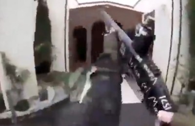 ބަޑިޖެހި މީހާ ފުރަގަހުން ހިފެހެއްޓީ ހިތްވަރުގަދަ މީހެއް