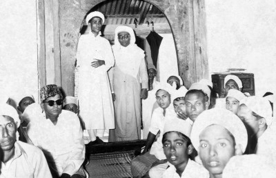 30 އަހަރު ކުރިން މިއަދު: ޖީލެއް ބިނާކުރެއްވި އުސްތާޒެއްގެ ވަކިވުން!