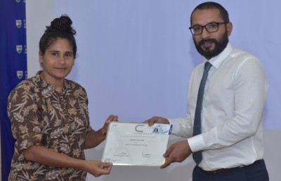 ޝިޔާނާ ކޯޗިންގެ މަތީ ކޯހެއް ފުރިހަމަކުރަނީ