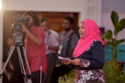 ބްރޯޑްކޮމްގެ މެމްބަރު ޒައިނާ ވަކިކުރަން މަޖިލީހަށް ހުށަހަޅައިފި
