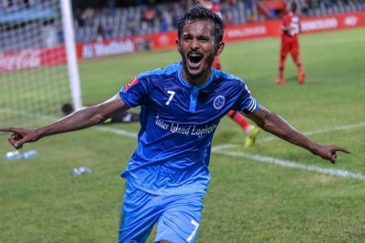 ސެންޓޭގެ ހެޓްރިކާއެކު ނިއު ލީގުގެ އެއް ވަނައަށް