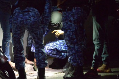 ބިދޭސީއަކަށް ތޫނު އެއްޗަކުން ހަމަލާދީ ޒަހަމްކޮށްލައިފި