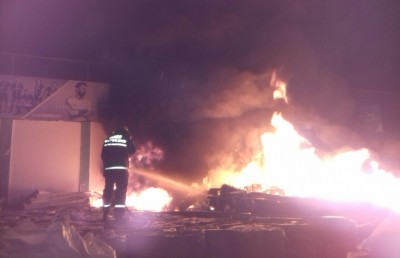 ޓްރެކް ސަރަހައްދުގައި ހުރި ފެންސް ރޯލްތަކެއްގައި ރޯކޮށްލައިފި