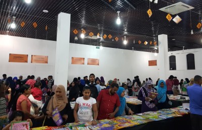 ނޮވެލްޓީން ބުކް ފެއާއެއް ލ. ގަމުގައި ބާއްވަނީ