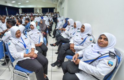 ކަސްޓަމްސްގެ މުވައްޒަފުންނަށް ވެސް ވިހެއުމުން ހަ މަހުގެ ޗުއްޓީ ދޭން ނިންމައިފި