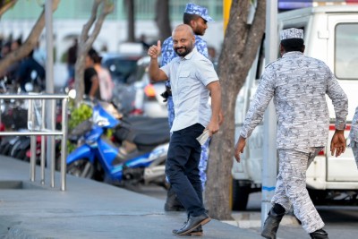 ފާރިސްއާ ދެކޮޅަށް ސިއްރުން ހެކިބަސްދެނީ ރިޝްވަތު ހިފި ކަމަށް ބުނާ މެމްބަރު