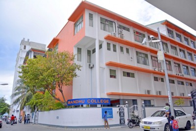 އެޑިއުކޭޝަނުގެ އިހުމާލުން މަންދު ކޮލެޖުގެ ފަރުނީޗަރުތަކެއް ގެއްލުމުން ބަދަލުދޭން ޖެހިއްޖެ