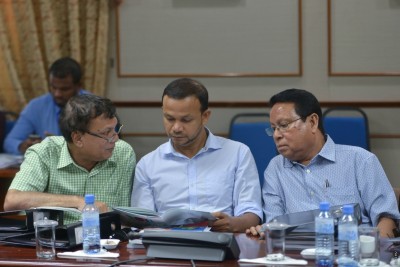 ހިޔާލުތަފާތުވެ އިދިކޮޅު މެންބަރުން ބަޖެޓު ކޮމެޓީ ދޫކުރައްވައި ނިކުމެވަޑައިގެންފި