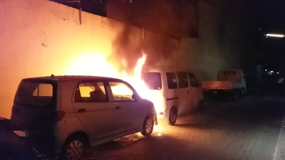 ބުރުޒު މަގުގައި އޮތް ކާރެއްގައި ރޯކޮށްލައިފި