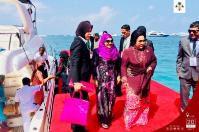 އިޖްތިމާއި މަސައްކަތްތަކާ ގުޅޭ ގޮތުން ދެ ގައުމުގެ ފަސްޓްލޭޑީން މަޝްވަރާކުރައްވައިފި