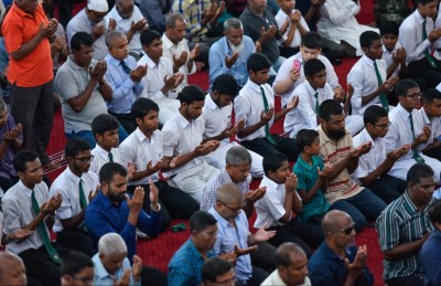 ވާރޭ ނުވެހި ގިނަ ދުވަސްވާތީ އިސްތިސްގާ ނަމާދުކޮށްފި