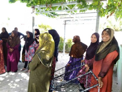 މާބައިދޫ އަންހެނުންތަކެއް އެރަށު ކައުންސިލް ހިސޯރުކޮށް އިހްތިޖާޖް ކުރަނީ