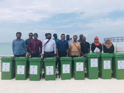 ކާށިދޫ ދާއިރާގެ މެމްބަރު ގާފަރަށް ޑަސްބިންތަކެއް ހަދިޔާކޮށްފި