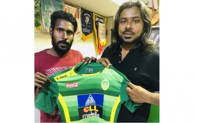 ނިޒާމްބެ މާޒިޔާއަށް ސޮއިކޮށްފި
