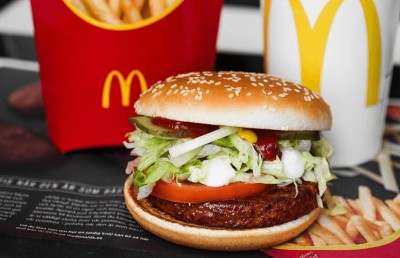 ކުއްޖަކު 911 އަށް ގުޅައި މެކްޑޮނަލްޑުން ކާއެއްޗެހި ގެނެސްފި