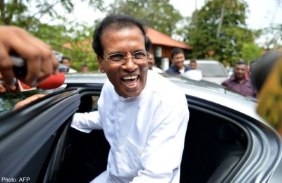 ރައީސް ސިރިސޭނާ އަށް އިތުރު އަހަރެއް ދޭން ފެނޭތޯ ބެންޗުގައި މަޝްވަރާކުރަން ފަށައިފި
