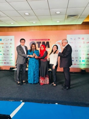 މުމްބާއީގެ އޯޓީއެމް ފެއާގައި އެވޯޑަކާ އެކު ރާއްޖެ ވިދާލައިފި