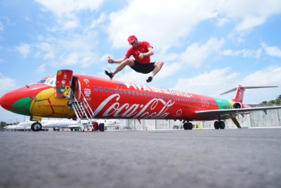 ވޯލްޑް ކަޕް ޓްރޮފީ ޓުއާގައި ބޭނުންކުރަނީ އެކަމަށް ހާއްސަ ފްލައިޓެއް!