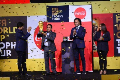 ވޯލްޑް ކަޕް ޓްރޮފީ އުފުލާލި ފުރަތަމަ ދިވެއްސަކަށް ރައީސް ޔާމީން
