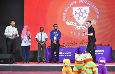 ސްކޮލާސް ކަޕްގައި ދިވެހި ދަރިވަރުންގެ އިލްމީ ހުނަރު ދައްކާލައިފި