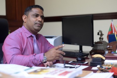 "އިއްޔެއަށް ވުރެ ގިނައިން މިއަދު މާތައް އަންނަނީ ފަރިވެ ފޮޅެމުން"