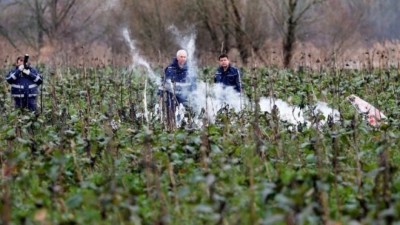 ޖަރުމަނުގައި ހެލިކޮޕްޓަރަކާއި މަތިންދާބޯޓެއް ވައިގެ ތެރޭގައި ޖެހި، ހަތަރު މީހަކު މަރުވެއްޖެ