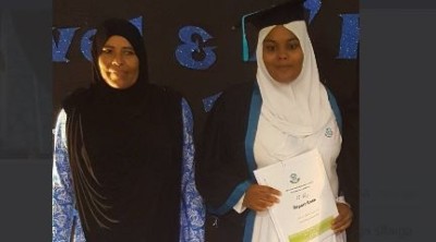 ލޯފަން ދެ ކުދިންނަށް ސާބިތުކަން ހޯދައިދިން ނަމޫނާ މަންމަ!