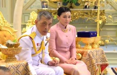 ތައިލެންޑުގެ ރަސްގެފާނުގެ ބޮޑީގާޑް ކުއްލި ގޮތަކަށް ރާނީއަކަށް