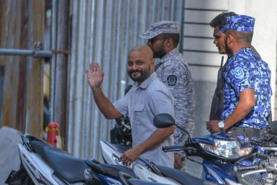 އަނެއްކާވެސް ފާރިސް މައުމޫން ހައްޔަރުކޮށްފި