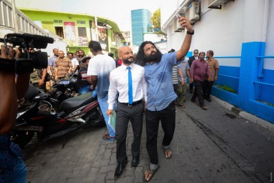 އުޖާލާ މަންޒަރުތަކެއް ފެންނަން ފަށައިފި: ފާރިސް
