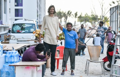 ހަ ފޫޓު 11 އިންޗި: އަހަރެން އަދިވެސް ދިގުވަނީ