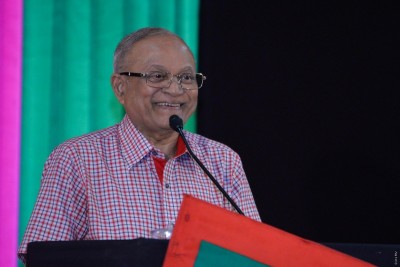 ރައީސް މައުމޫނާ ވާހަކަ ދެއްކޭނީ ހަމައެކަނި ދިވެހި ބަހުން ކަމަށް ވަކީލުންނަށް އަންގައިފި