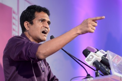 ނިހާނުގެ މެސެޖު އުއްތަމަ ފަނޑިޔާރާއި އަލީ ހަމީދަށް: މިކޮޅުގައިވެސް މީހުން އެބަތިބި!