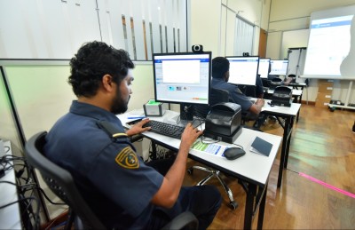 އިމިގްރޭޝަންގެ ވެރިއަކު އަދިވެސް ސަސްޕެންޝަންގައި