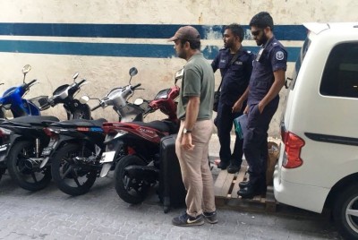 ބޭރުގެ ދެ ނޫސްވެރިއަކު ހައްޔަރުކޮށް އިމިގްރޭޝަނާ ހަވާލުކޮށްފި