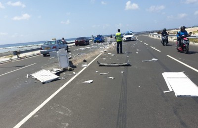 ވޭނަކުން ޖެހި ބްރިޖް ހައިވޭގެ ޑިވައިޑަރުން ބައެއް ފުނޑުވެއްޖެ