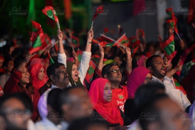 ގައުމީ އެއްބައިވަންތަކަމަށް ޓަކައި އެންމެންގެ ސަމާލުކަން ދިވެހިބަހަށް!