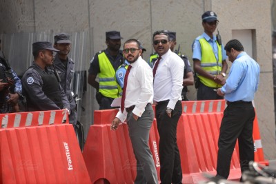 އަމީތު އާއި އަބުޅޯ ފުލުހުންގެ ބެލުމުގެ ދަށަށް ގެންގޮސްފި