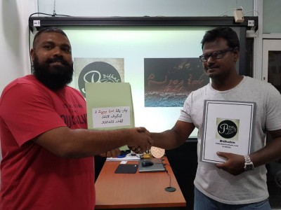 "ކަނޑު އިބިލީސް"ގެ ޕާފޯމިން ޕާޓްނަަރަކަށް ބިދަބިން