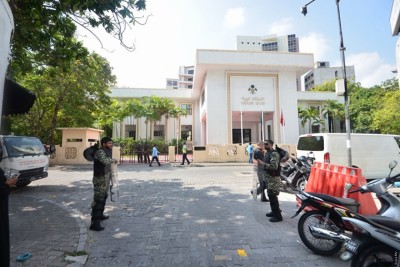 މަޖިލީހުގެ އިދާރާ ހިމެނޭ ހުރިހާ މަގެއް ބަންދުކޮށްފި