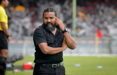 ގްރީންގެ ޓީމު އަޑިއަޅާލައިފި، ކޯޗު ބުނަނީ ޒިންމާ ނަގާ ކަމަށް