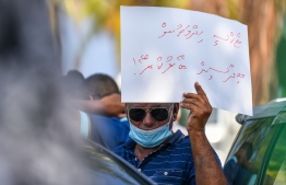 ޓެކްސީތަކުގެ މޮބައިލް އެޕްލިކޭޝަންތައް ޑައުންކޮށް، ސެންޓަރުތައް ބަންދުކޮށްފި