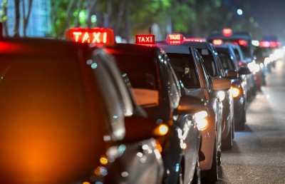 ޑްރައިވަރުން ކަނޑައެޅި ބޮޑު އަގުގައި ޓެކްސީ ދަތުރުތައް ފަށައިފި