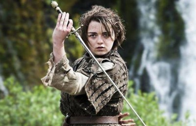 "ގޭމް އޮފް ތުރޯންސް"ގެ އަރިޔާ ސްޓާކް ވެސް ނަފްސާނީ މައްސަލަތަކުގެ ތެރޭގައި