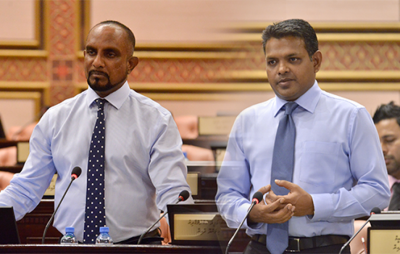 އެންޓި ޑިފެކްޝަން ބިލަށް ވޯޓު ނުދެއްވަނީ މުހައްމަދު ހުސައިން އަދި ނަޝީދު