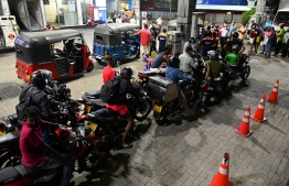 ލަންކާގައި ތެޔޮ ހޯދަން ކިޔޫގައި ގިނައިރުވުމުން ދެ މީހުން މަރު