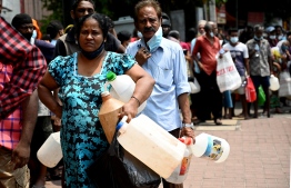 ލަންކާގައި ތެޔޮ ހޯދަން ކިޔޫގައި ގިނައިރުވުމުން ދެ މީހުން މަރު