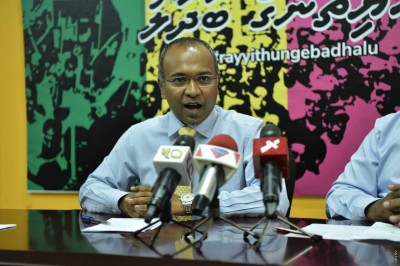 ރައީސް ނަޝީދާއި ސަރުކާރުން ސިއްރު މަޝްވަރާތަކެއް ކުރީ ލީޑަރުންނަށް އެނގިގެން: ހަސަން ލަތީފް