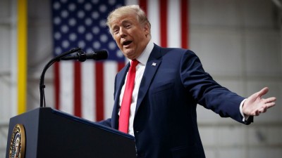 މަސްތުވާތަކެތީގެ ވިޔަފާރި ކުރާ މީހުންނަށް މަރުގެ އަދަބު ދިނުމަށް ޓްރަމްޕް ގޮވާލައްވައިފި