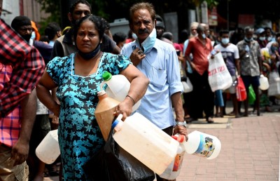 ލަންކާގައި ތެޔޮ ހޯދަން ކިޔޫގައި ގިނައިރުވުމުން ދެ މީހުން މަރު